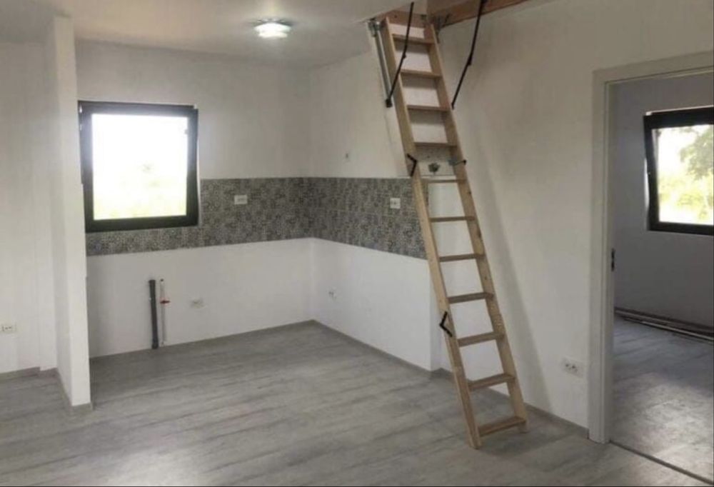 Vand Case pe structura metalica