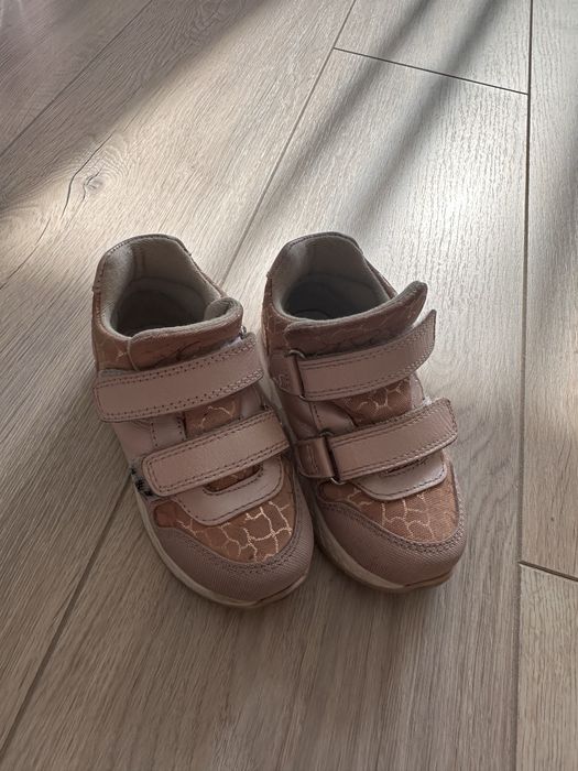 Продам детскую обувь