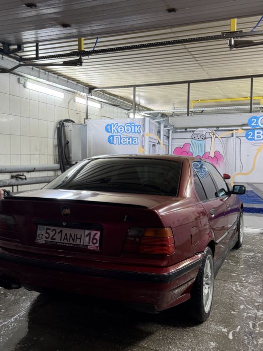 BMW 318i 1992 седан