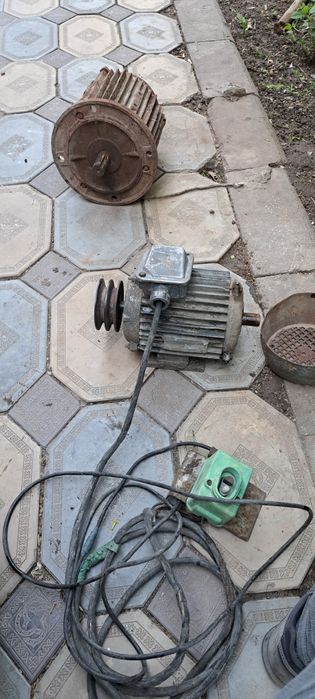 Продам электро двигатели разные