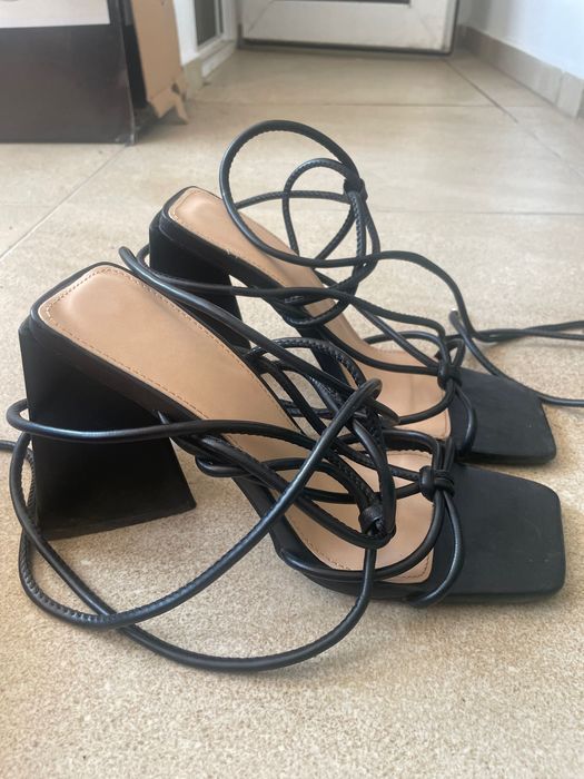 Обувки с дебел ток