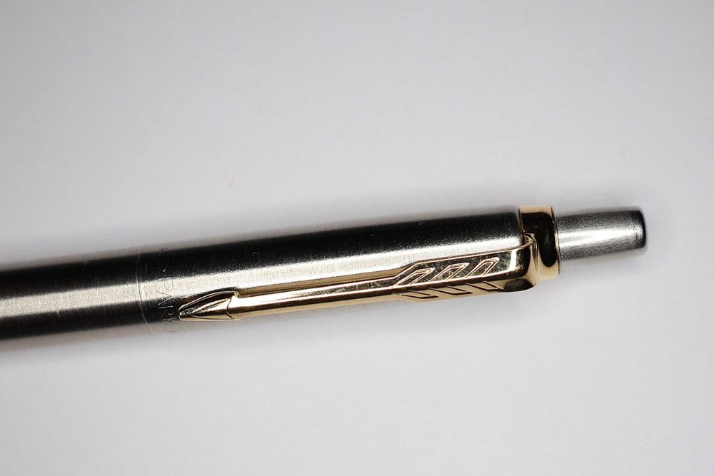 Химикалка с кутия Parker Jotter Stainless Steel - Сребриста със златисти елементи