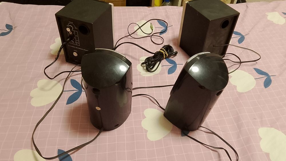 Продам не дорого комплект 4 в одном один усилитель и 3 простые ко