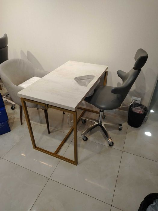 Маникюрные столы