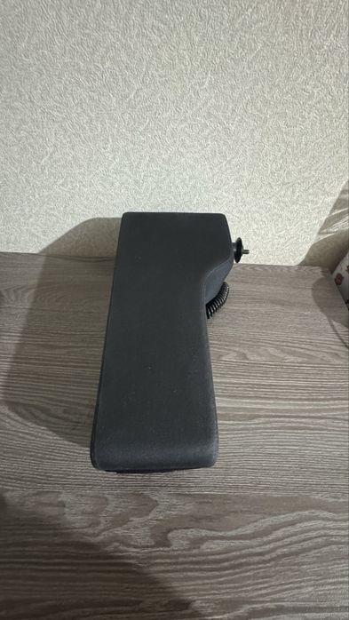 Продам подлокотник на ауди с телефоном
