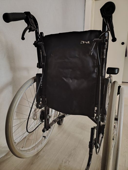 Продам инвалидную коляску
