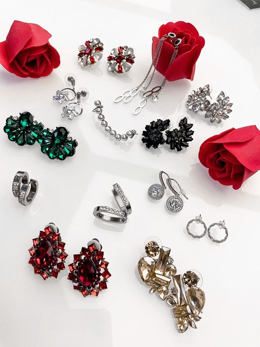 Бижута Cartier, Chanel, Louis Vuitton и брошки