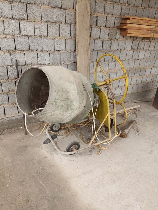 Uchastka yer sotiladi