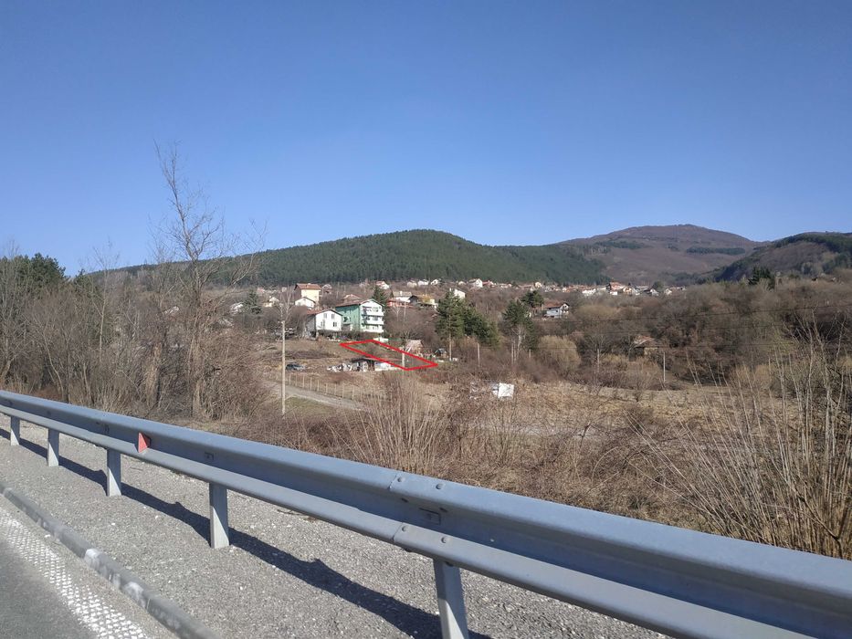 Продавам имот 550кв.м намиращ се в с.Мърчаево, гр.София, Община Витоша