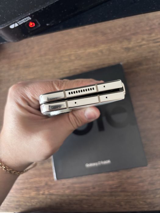 Продам samsung z fold 4