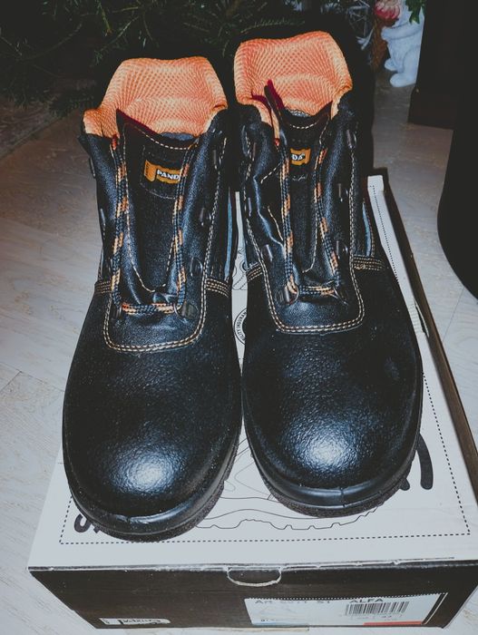 Нови работни обувки