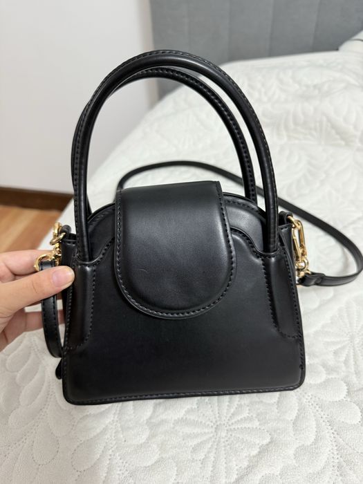 Черная кожаная сумка Zara
