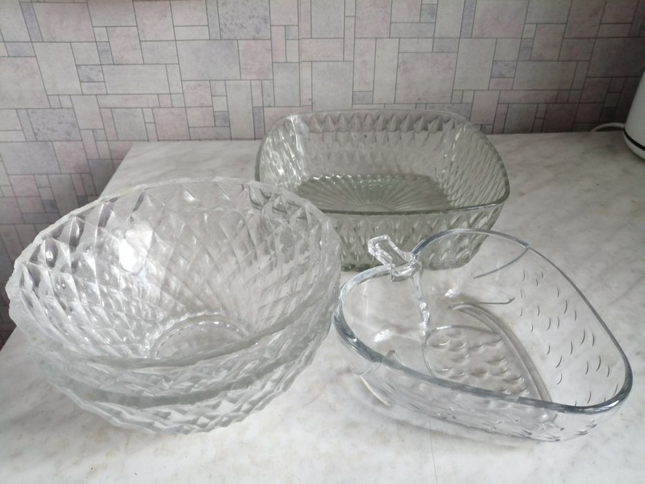 Посуда, стаканы, салатики, вилки