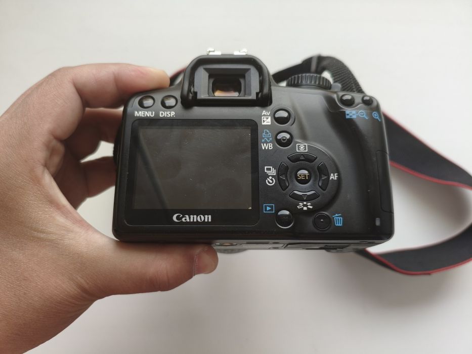Зеркальная камера Canon EOS 1000D