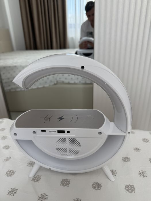 Lampa Smart Multifunctionala cu ceas difuzor wireless incarcare RGB