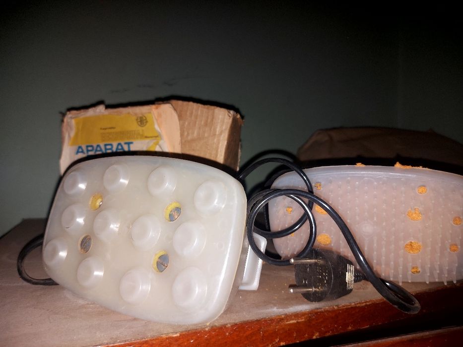 Vând diferite obiecte vechi