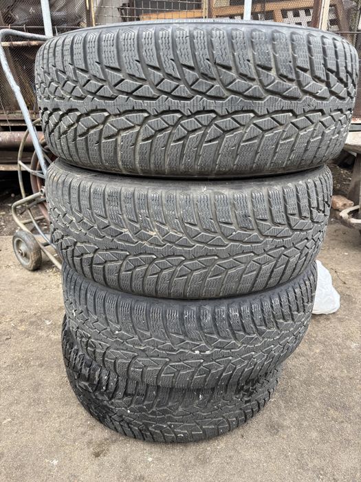 Vand anvelope iarna  215 60 16