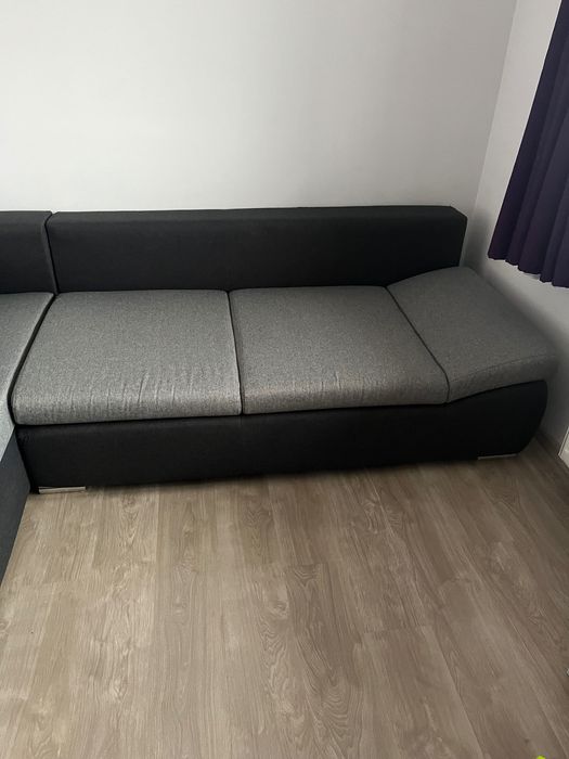 Vând colțar de stânga în stare foarte bună