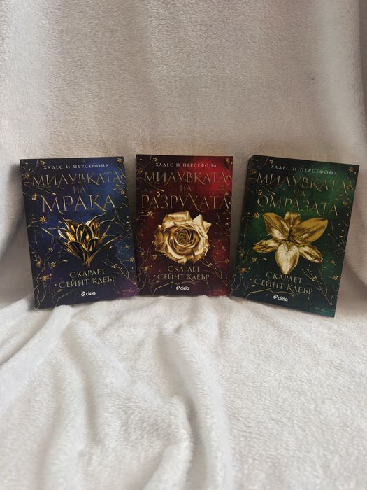 Различни книги от снимките