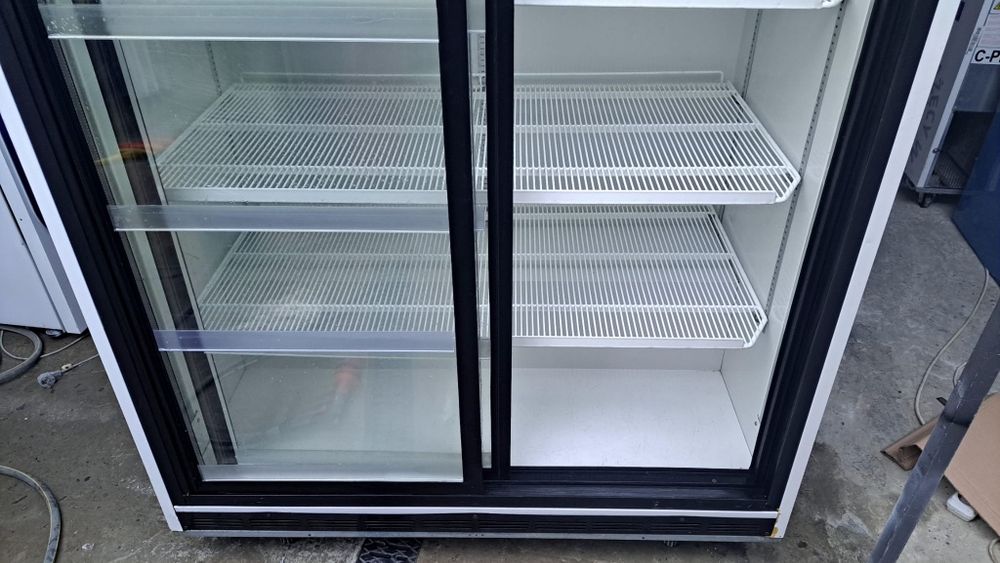 Vitrina frigorifica model dublu frigider