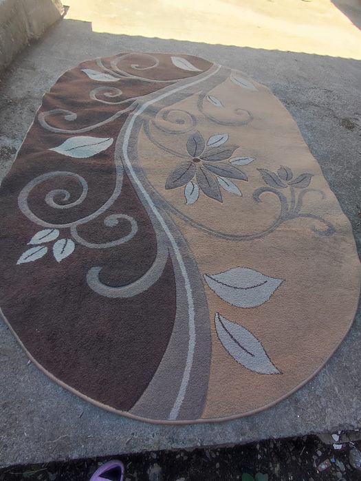 Covor dormitor  3x2 m maro si oval 2.9x0.8 m rosu