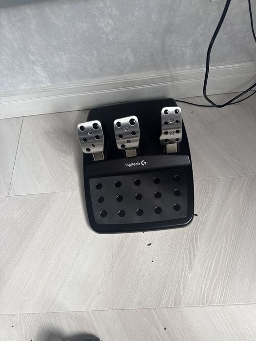 Игровой руль Logitech G29