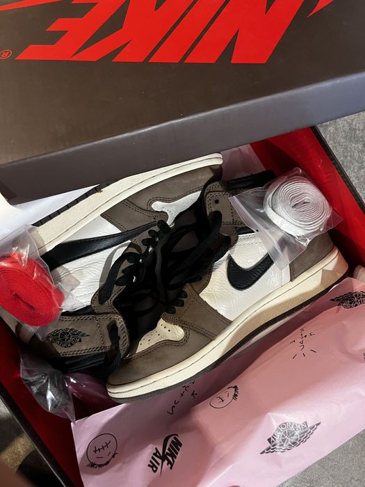 Nike x Travis Scott Air Jordan 1 Обувки