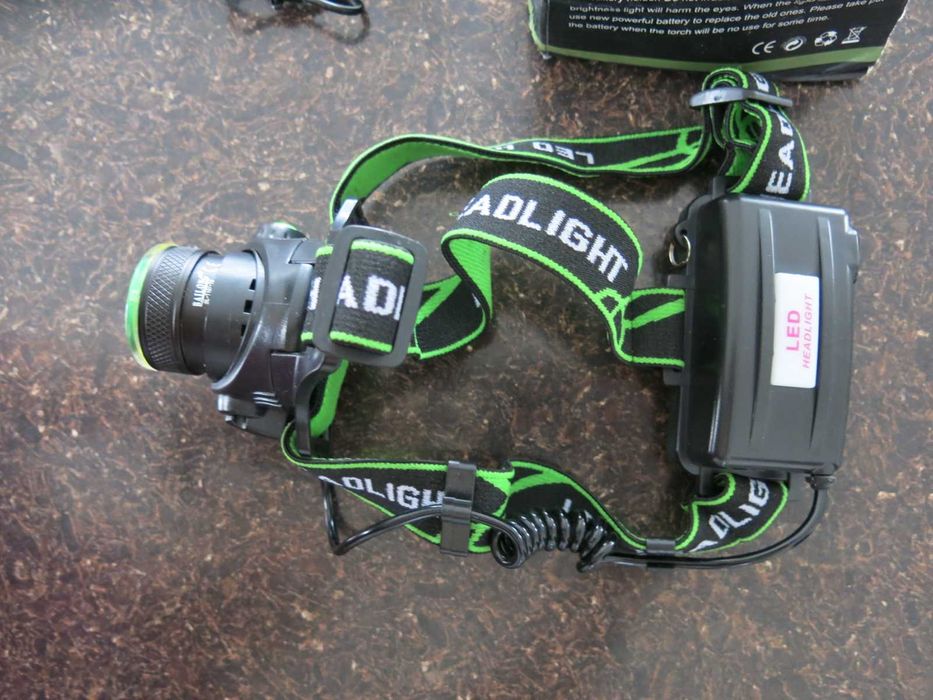 LED челник със зарядно за кола