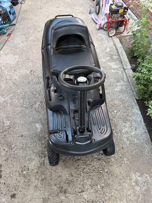 Tractoras tuns iarba Masina tuns gazon