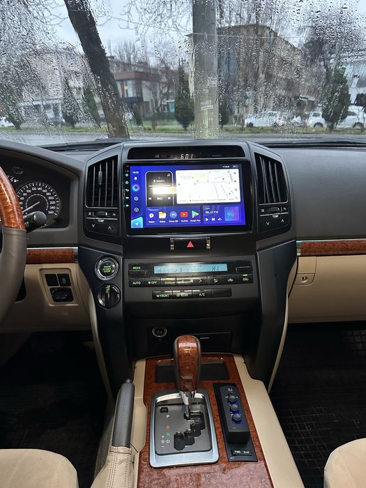 Tayota Land Cruiser V8