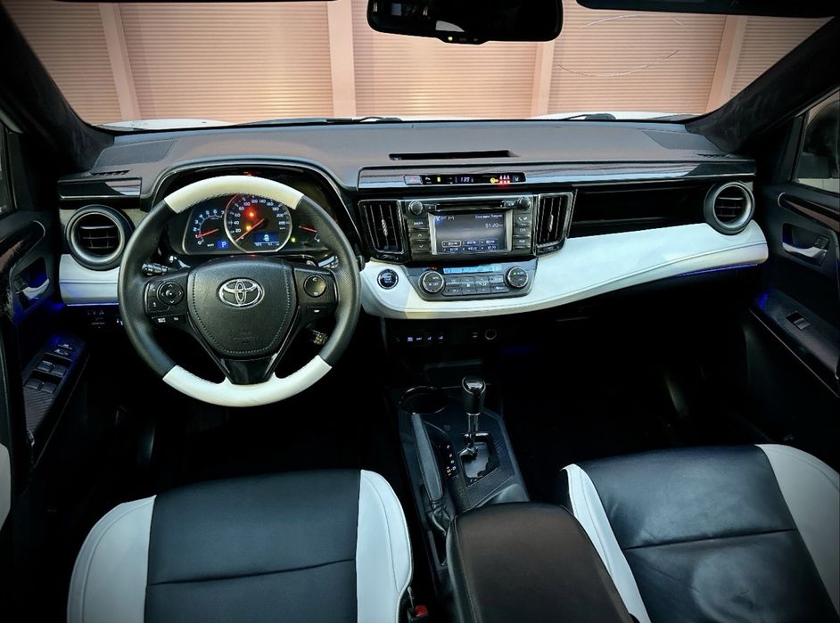 Toyota RAV-4 2.2 D/ 4x4 / 2013 / Automata / Trapa / BiXenon