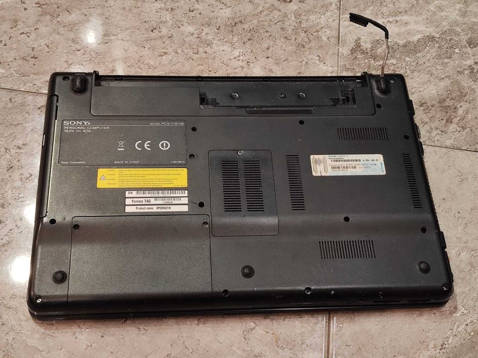 Лаптоп Sony Vaio PCG-71811M на части, отделно има и захранване