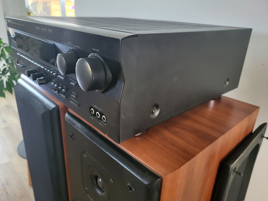 Vând amplituner Yamaha și 2 boxe BlueTech
