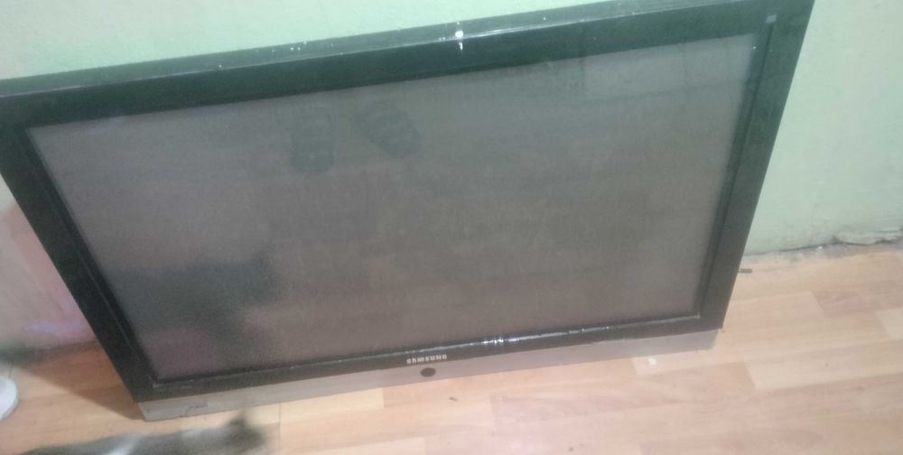 Televizor vechi dar funcțional diagonala mare