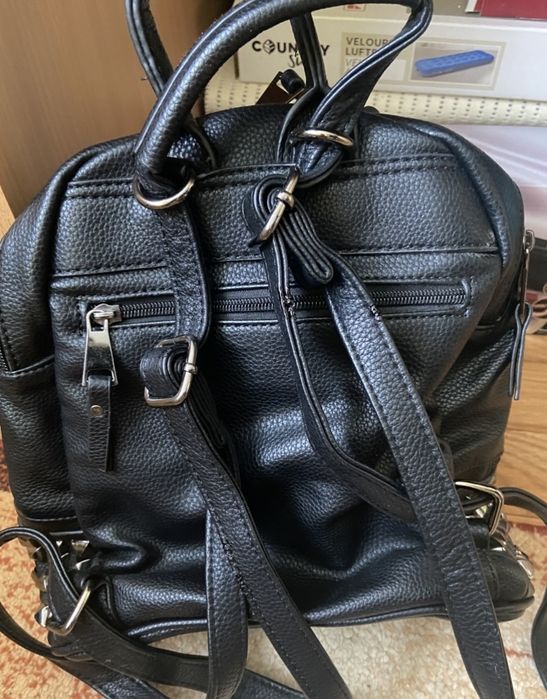 Черна дамска раница