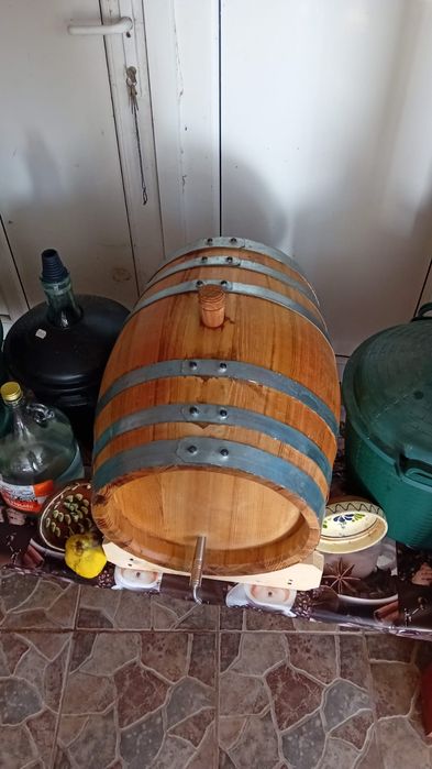 Butoi 50l salcâm tuica ,vin alb