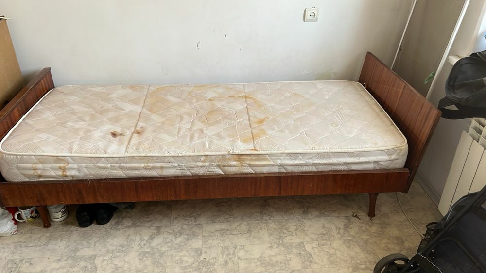 Кровать с матрасом б/у