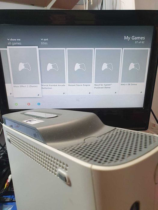 Consola Xbox 360 fat cu 100 jocuri demo instalate