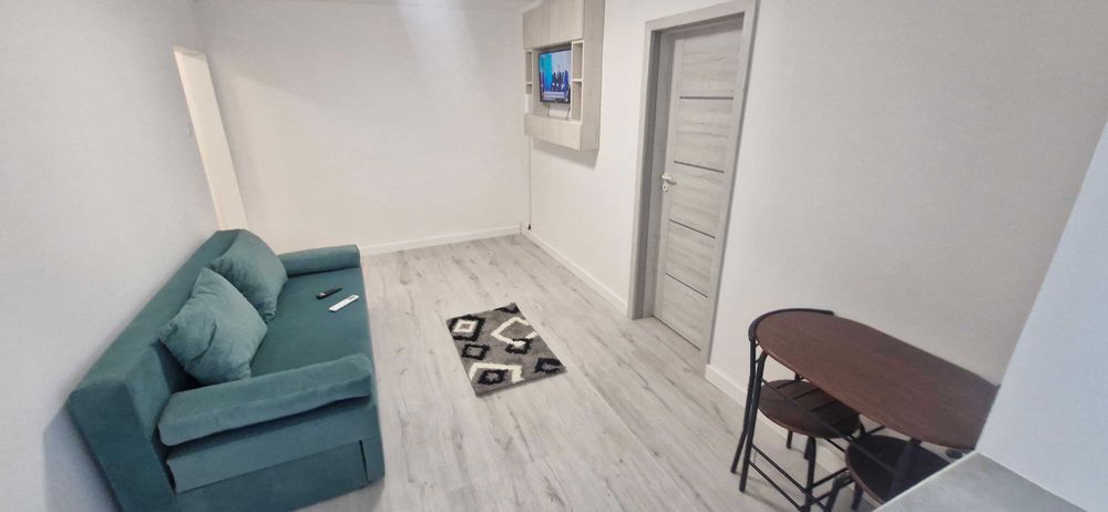 Inchiriez apartament,Trivale2 scoala 13, piata,statie , mobilat Nou,Ac