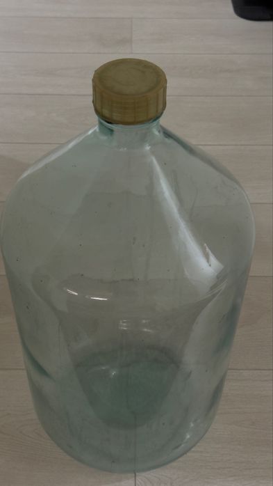 Бутыль 20 литровый.