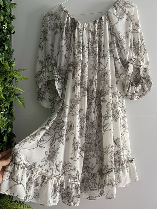 Ефирна рокля с цветя