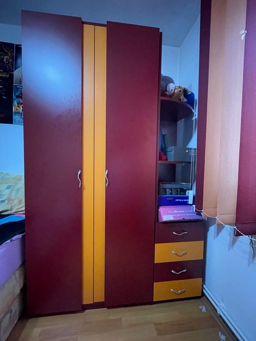 Vând 2 seturi de mobilă în stare foarte bună, preț  negociabil!