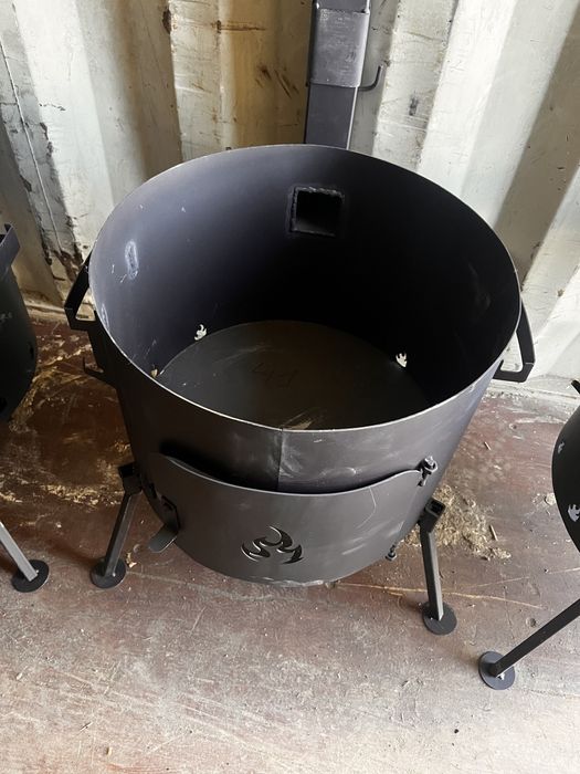 Печь под казан. Казан. Ошак с трубой