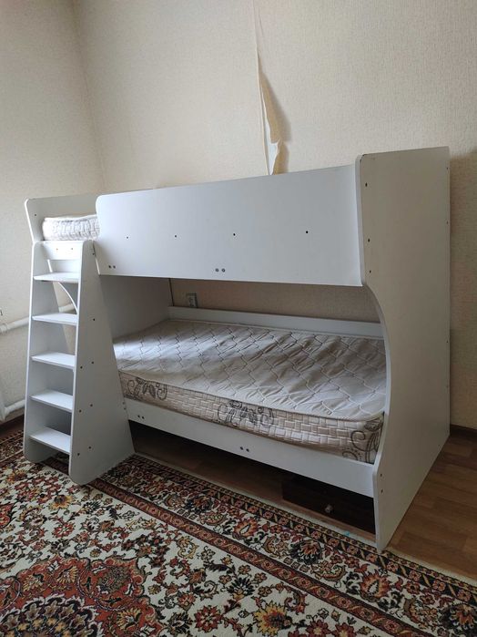 Двухъярусная кровать