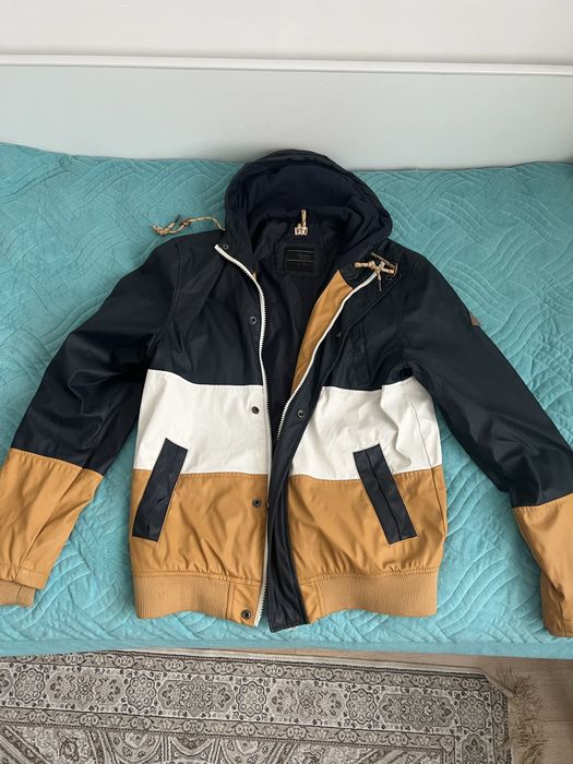 Куртки и ветровки