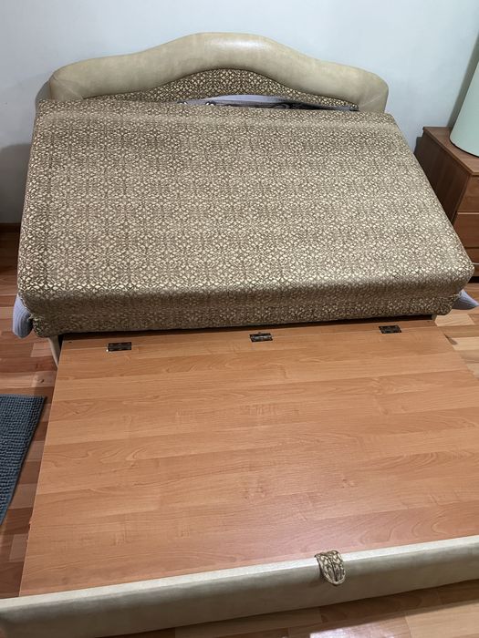 Диван-кровать б/у