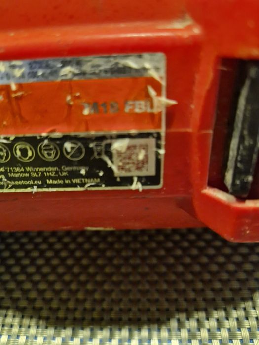 Milwaukee suflanta frunze FBL