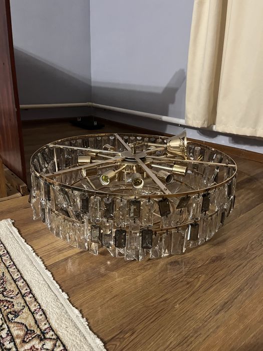 Продам люстру срочно