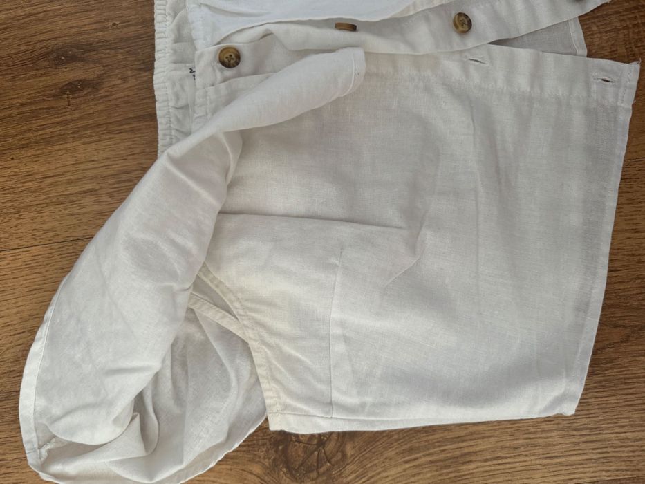 Pantaloni scurți denim și bluză umeri goi in