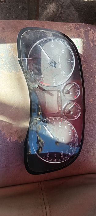 Ceasuri bord peugeot 307 ,Grila ,Masca Radiator ,Land Rover 2004-2009 Grile proiectoare Renault Megan 4 din 2016-2020 plansa bord airbag sar
